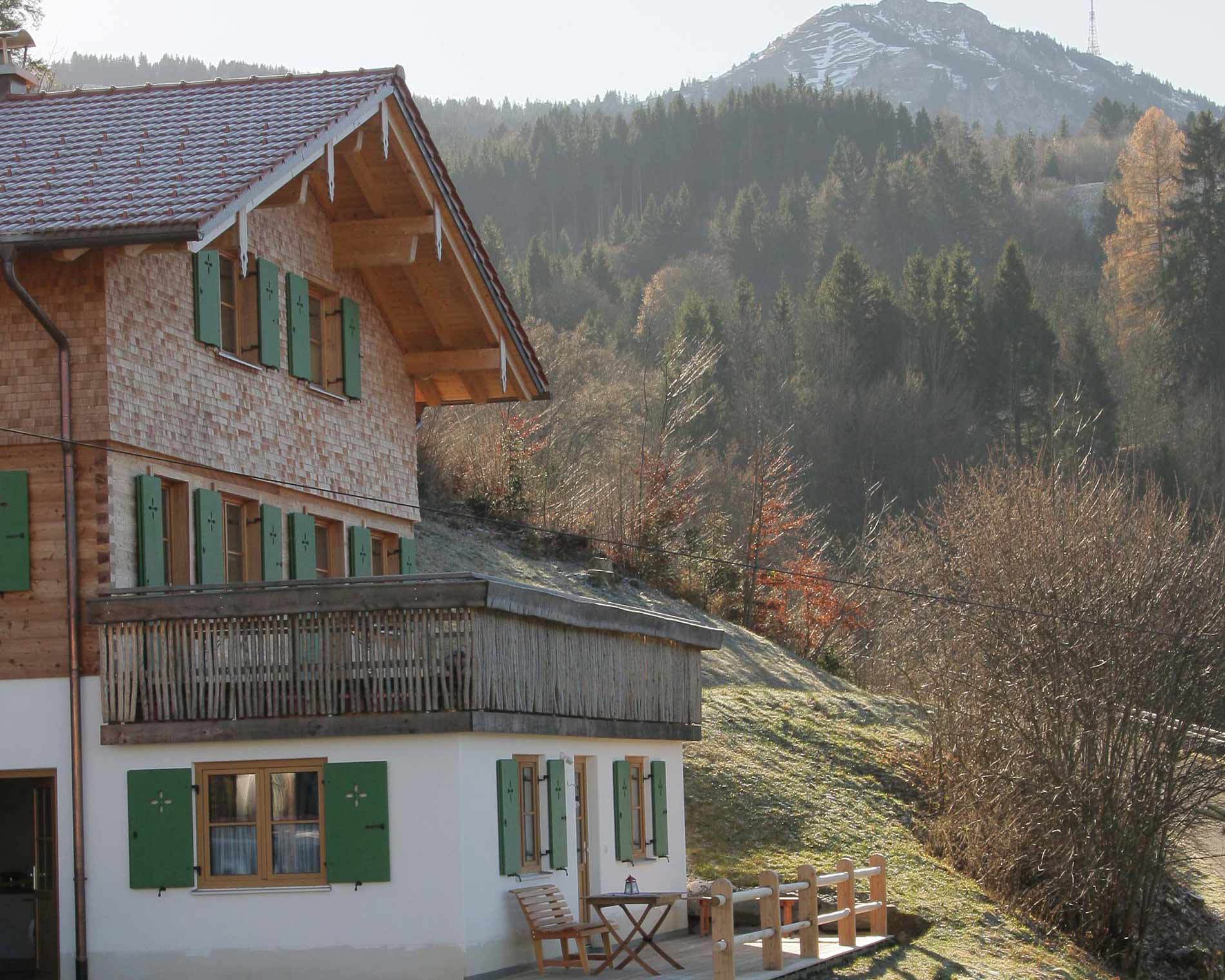 Aufnahme des Hauses in der sich die Ferienwohung im Erdgeschoss befindet